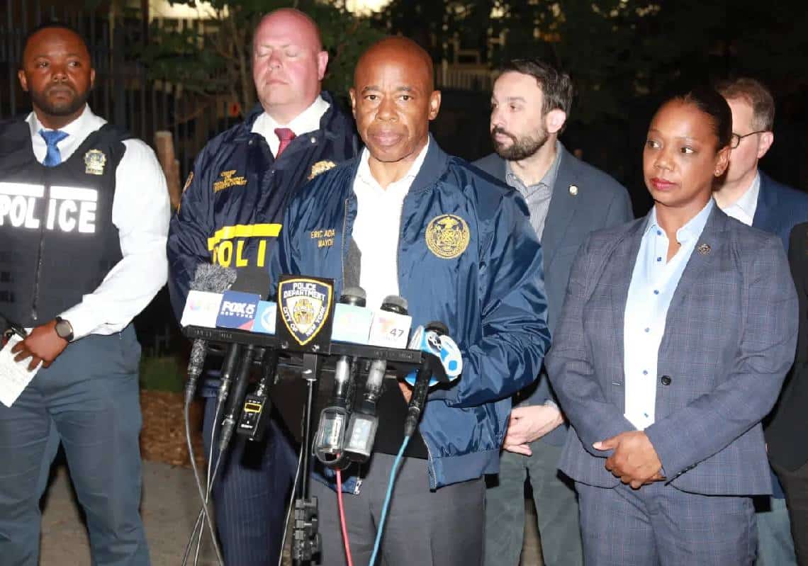 מי רוצח אמא עם עגלת תינוק?! ניו יורק מחפשת אחר אדם שרצח אמא בת 20 עם תינוק בן 3 חודשים באפר איסט-סייד