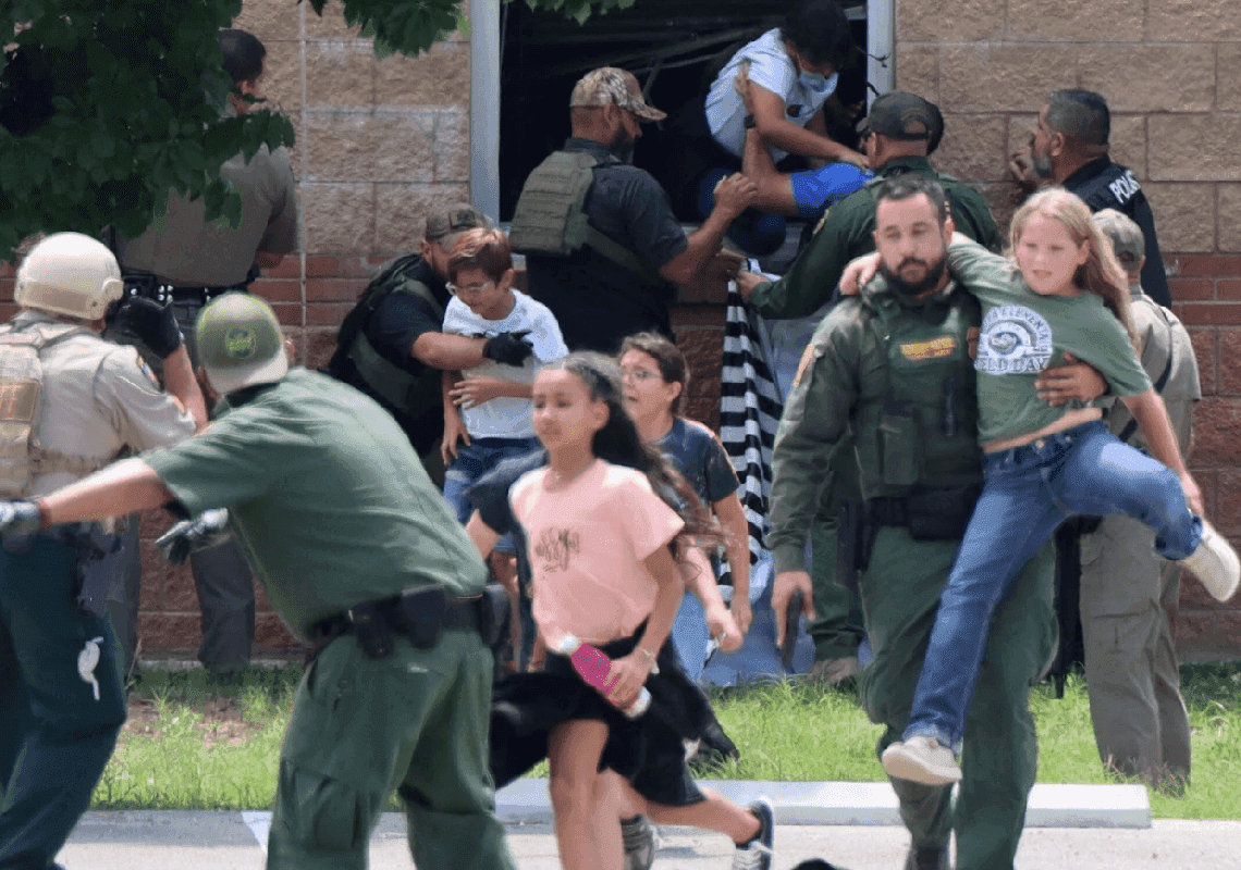 מורה שאיבד 11 מתלמידיו בטבח בביה"ס בטקסס מספר: "העמדתי פני מת במשך יותר משעה"