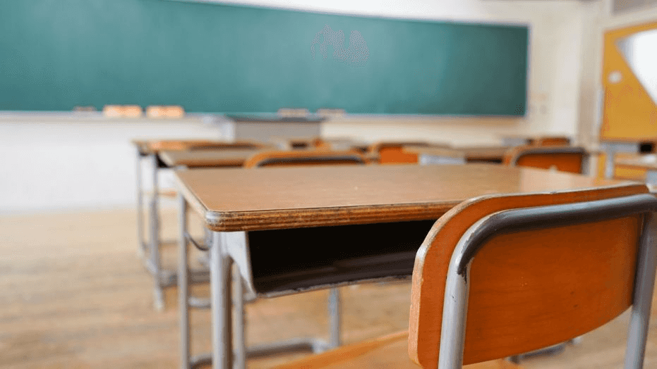 פלורידה: עבריינים מורשעים הועסקו בבתי ספר פרטיים