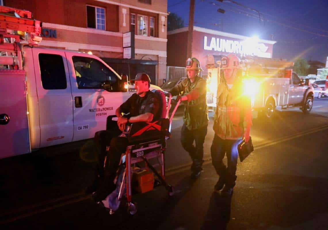 לוס אנג'לס: עשרות שוטרים פצועים בפיצוץ עז, יחידת החבלנים של ה-LAPD החרימה 5,000 פאונד זיקוקים, והתרחש האסון