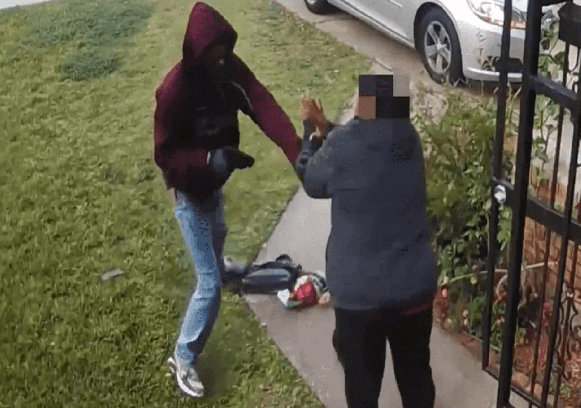 "אמא, מצטער שלא יכולתי לעזור לך": אישה עם אלפי דולרים המיועדים לבנה המוגבל - נשדדה