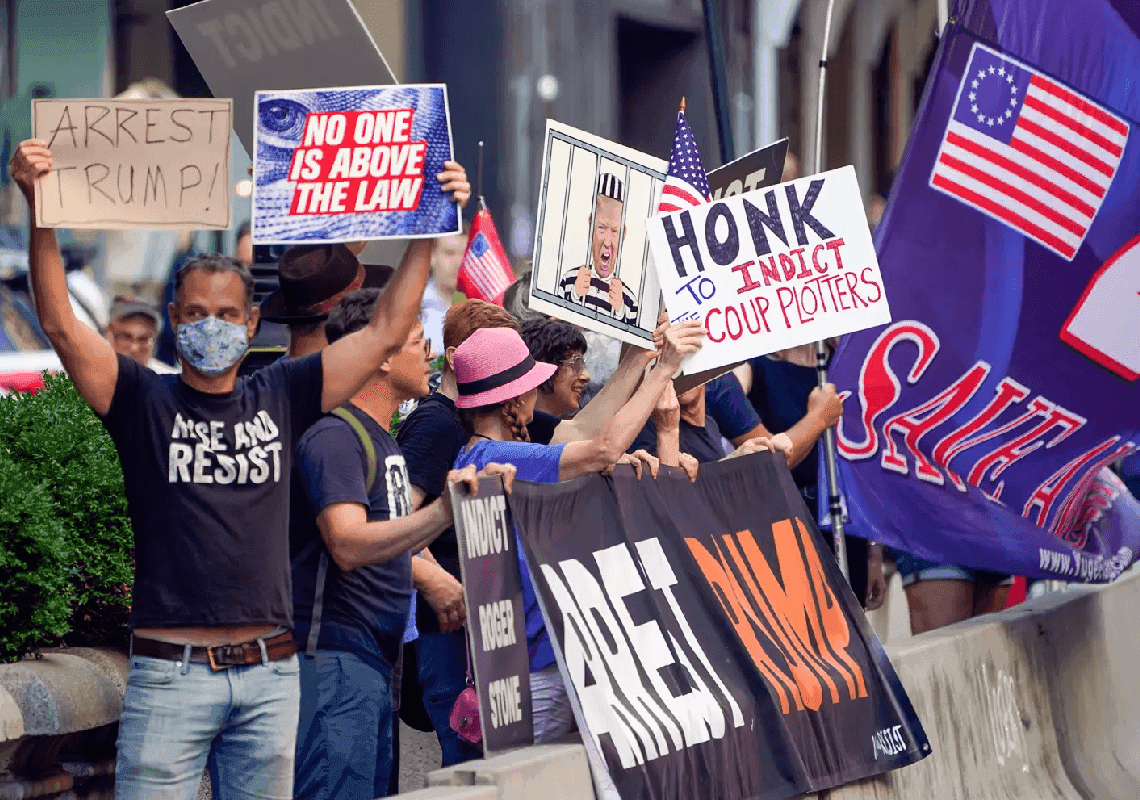 הפשיטה במאר-א-לאגו: טראמפ מאבד את אמון האמריקאים