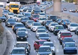 יותר מ-10,000 דולר בשנה: קליפורניה מככבת בדירוג הנסיעות היקרות ביותר לעבודה