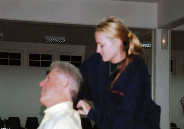 תמונות ראשונות: המסאג' שקלינטון קיבל מקורבן האונס של אפשטיין 