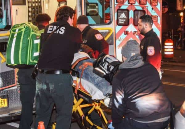 ניו יורק: קרב יריות לפנות בוקר בלב האיסט ווילג' 