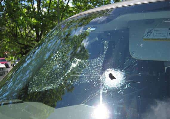 תעלומה בסיאטל: מי ירה על מכוניות בשדה התעופה?