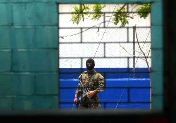 האם כספי המסים שלכם מממנים הוצאות להורג לא חוקיות באל-סלבדור?