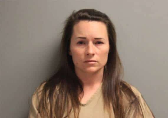 לואיזיאנה: רצחה את בעלה לשעבר מול בתם בת השנתיים