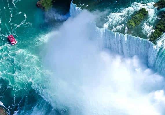 אדם שרד נפילה לתוך מפלי הניאגרה