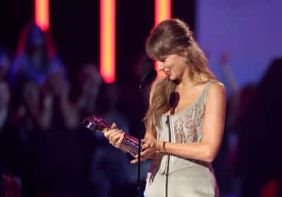 טיילור סוויפט ממשיכה לשבור את השיאים של עצמה: אלו הם הזוכים בטקס iHeartRadio