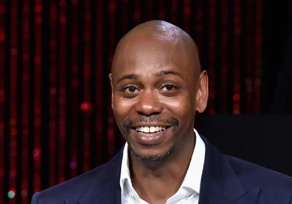 לאחר שניסו לרצוח אותו על הבמה בגלל בדיחות על טראנסג'נדרים - ‏דייב שאפל משיק סיבוב הופעות ארצי 