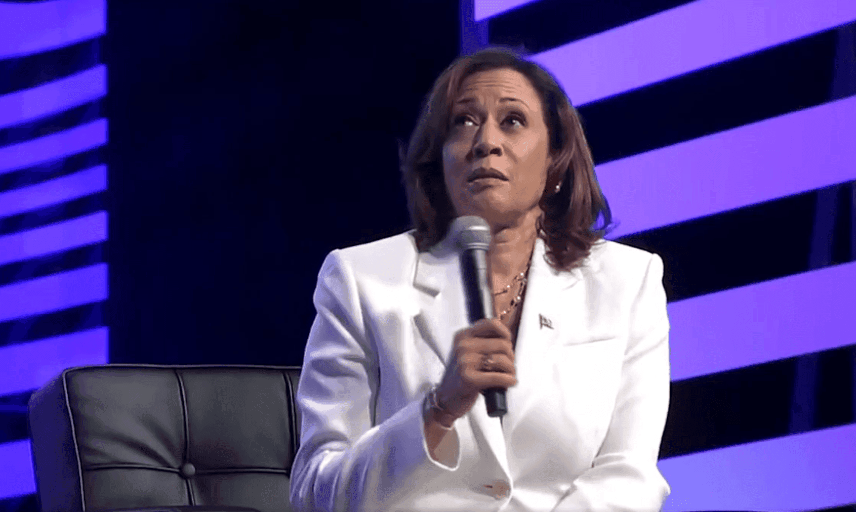 קמלה האריס בעוד התבטאות חסרת היגיון - וברשתות לועגים: "יותר מביכה מביידן"