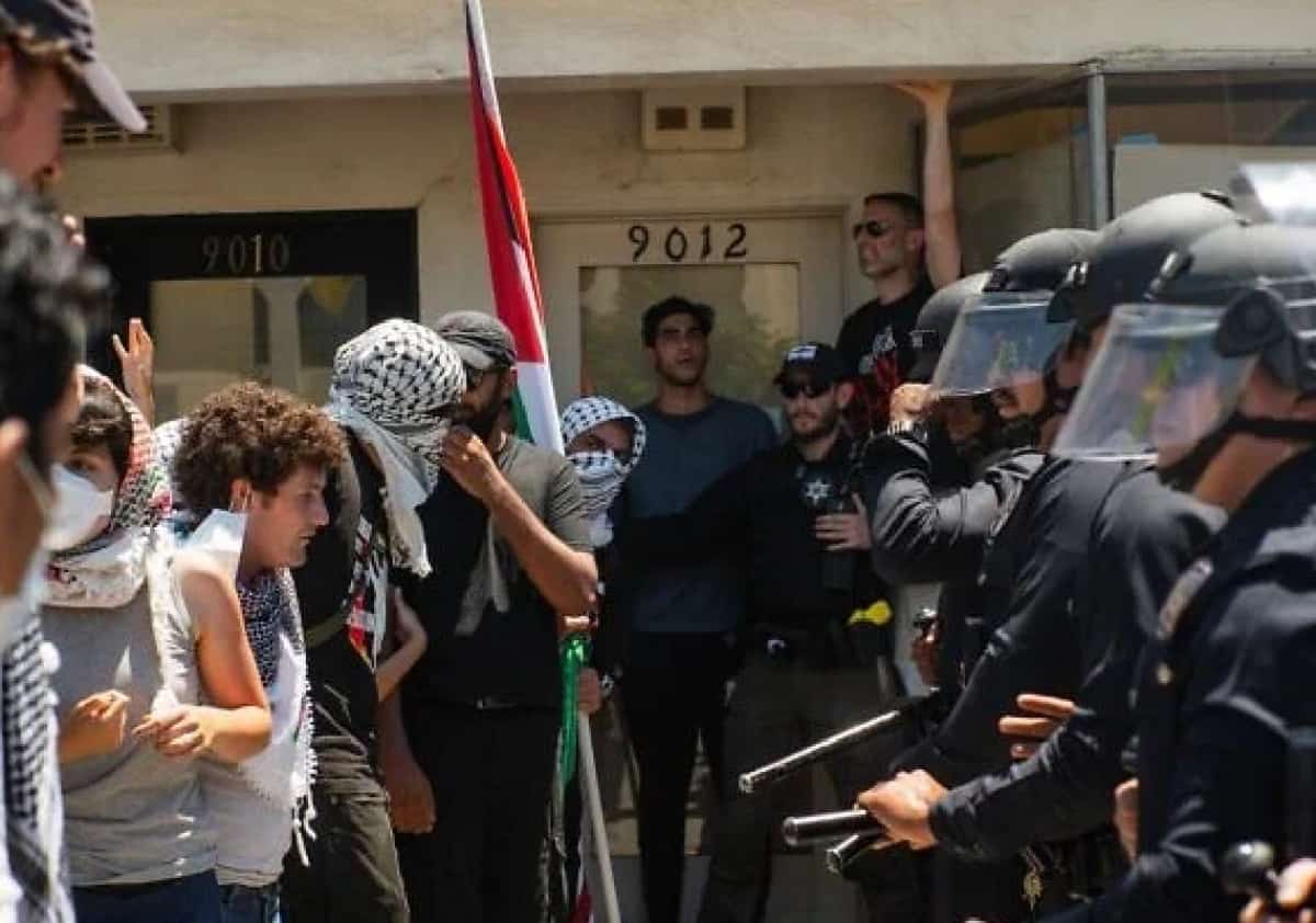 יוזמה חדשה בקליפורניה: "אזורי חיץ" סביב בתי כנסת 