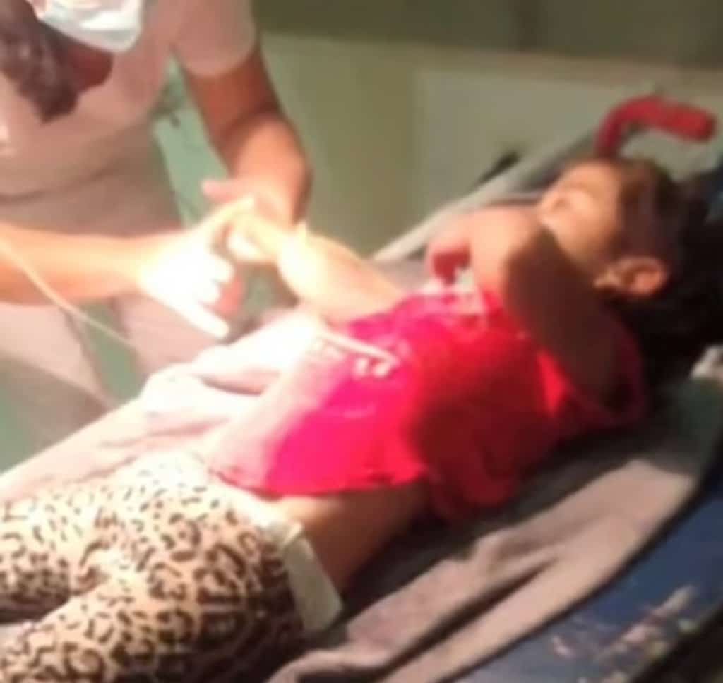 פעוטה בת 3 הוכרזה כ'מתה', התעוררה בהלוויתה, ומתה שוב