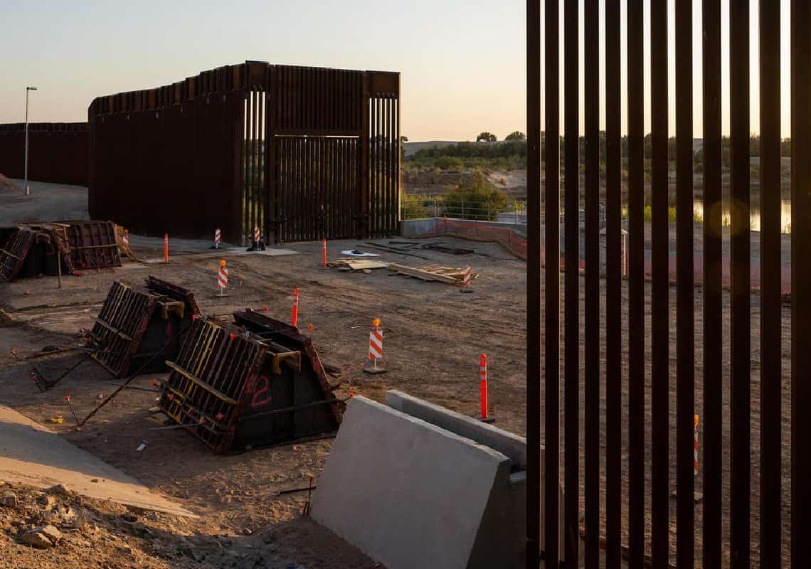 דוח ממשלתי חושף: מספר המהגרים בכוח העבודה האמריקאי זינק לשיא חדש