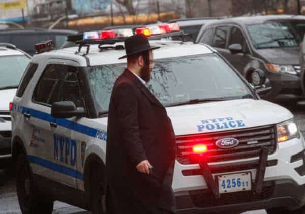 ניו יורק: "אתם הסיבה בגללה כולנו חולים", צעקו זוג האנטישמים לפני שיצאו מרכבם ותלשו את מסכת הפנים