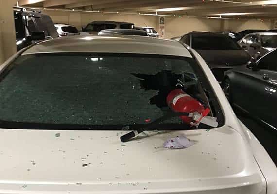 לאס וגאס: אלמוני השחית עשרות מכוניות באחד המלונות המרכזיים בעיר