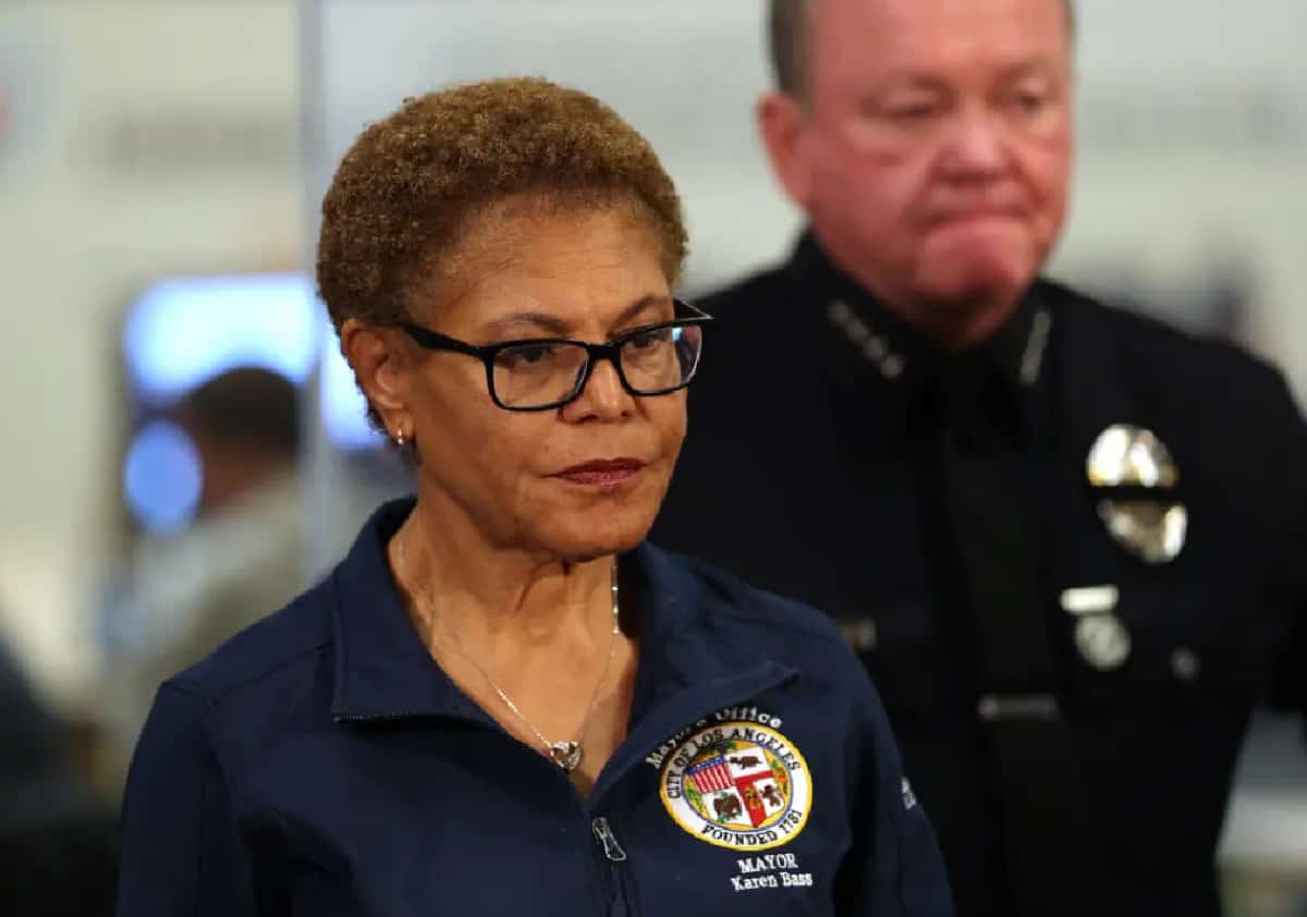 מכה למשטרת לוס אנג'לס ופגיעה בביטחון העיר: קארן באס עוצרת את הגיוס למשטרה
