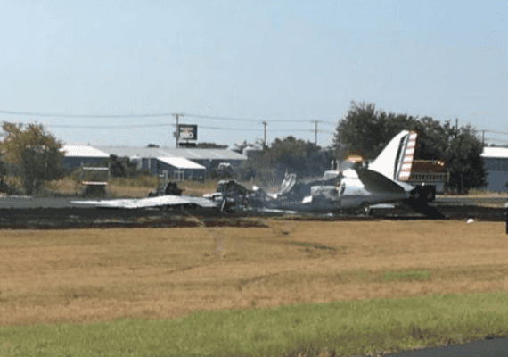 טקסס: מטוס התרסק בנמל התעופה בארנט