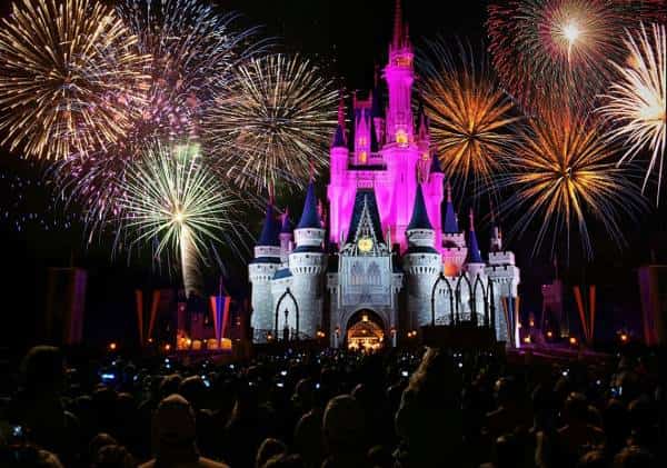 החל מהקיץ: דיסנילנד סוגרת את השער בפני המעשנים