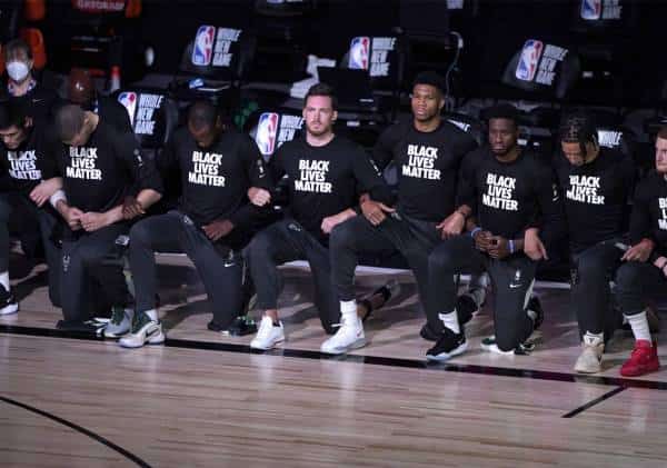 גל מחאות תקרית הירי הגיע גם לפלייאוף האן בי איי: שחקני מילווקי מסרבים לעלות על הפרקט‎