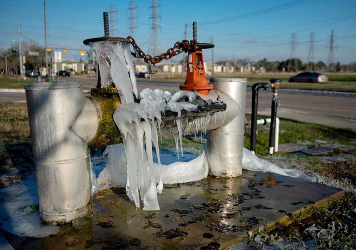 גל הקור בטקסס ממשיך לגרום לשיבושים: כמחצית מתושבי המדינה נדרשים להרתיח מים 