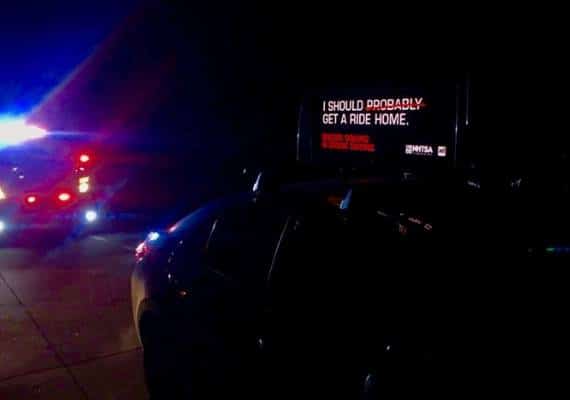 אירוניה במיטבה: נהג בקליפורניה נהג בשכרות ברכב עם פרסומת נגד נהיגה תחת השפעת אלכוהול