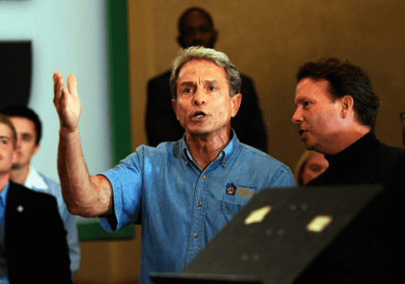 בפעם השנייה בתוך שנה וחצי: אדם נהרג בביתו של התורם הדמוקרטי אדווארד באק