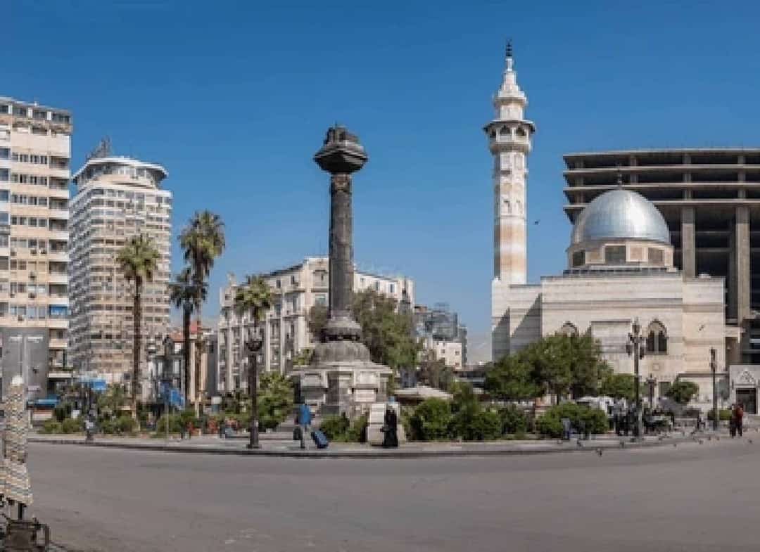 מפנה היסטורי: טראמפ מכריז על הסרת כל הסנקציות האמריקניות מסוריה