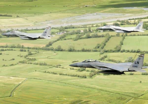 טרגדיה בחיל האוויר האמריקאי: טייס קרב נהרג בהתרסקות מול חופי אנגליה