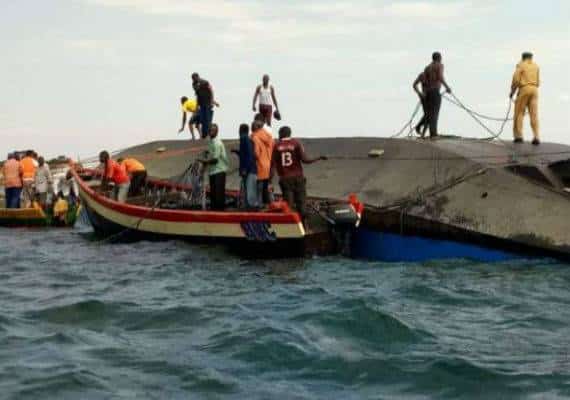  תיעוד ניסיונות החילוץ באסון בטנזניה: קרוב למאה וחמישים הרוגים בהתהפכות מעבורת