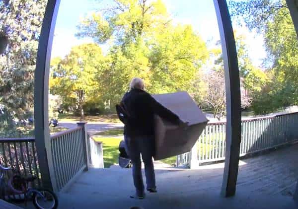 פתרון לגניבת החבילות מהבתים? הצעת חוק חדשה אמורה להרתיע את "שודדי המרפסות"