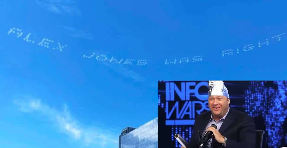 "כתובת 'אלכס ג'ונס צדק ריחפה בשמי לוס אנג'לס"