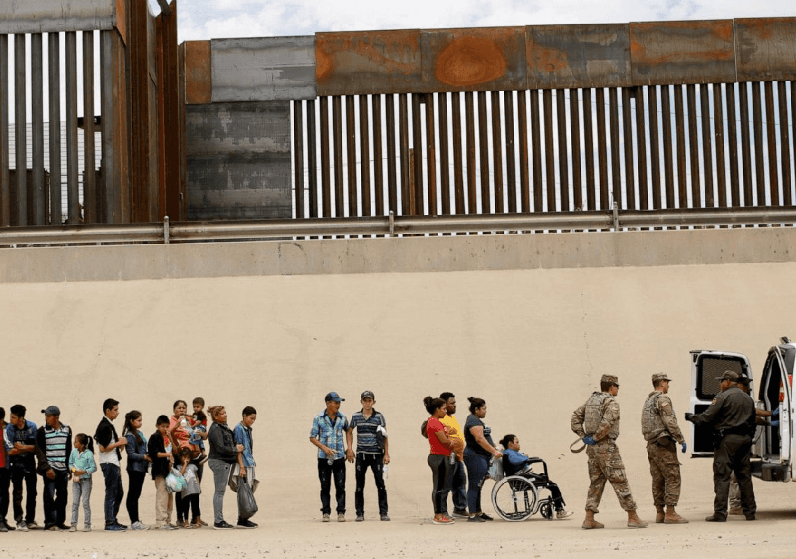 ממשל ביידן מקים תוכנית שתעניק סיוע משפטי למהגרים בלתי חוקיים