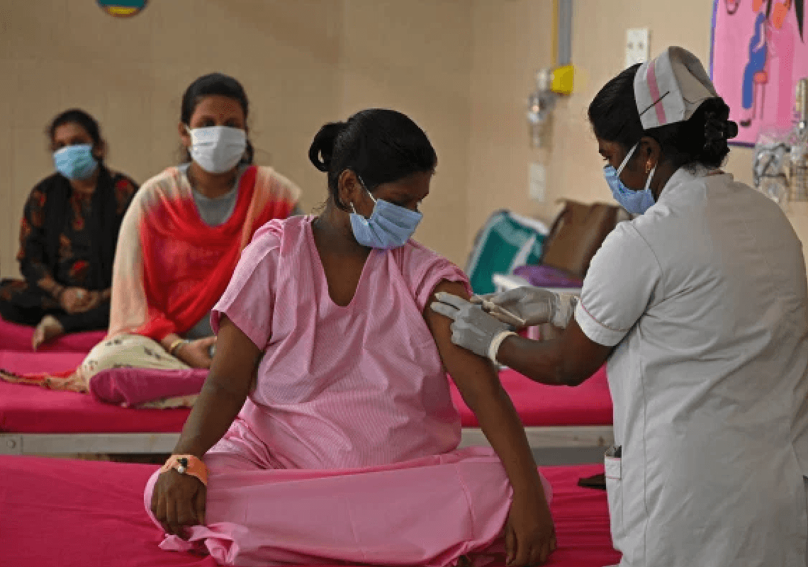 "הזריקו מים מלוחים": אלפי אנשים נפלו קורבן להונאת חיסונים מזויפים