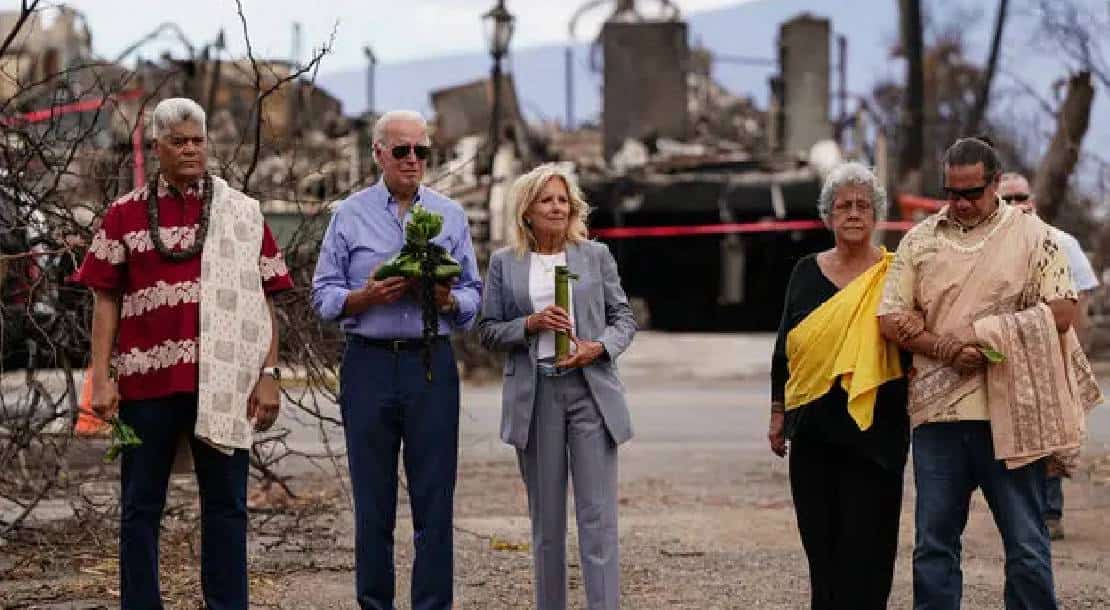אמריקה זועמת: "850 נעדרים, מאות ילדים מתים, 480 הרוגים, וביידן מריץ בדיחות ומדבר על עצמו באתר האסון"?