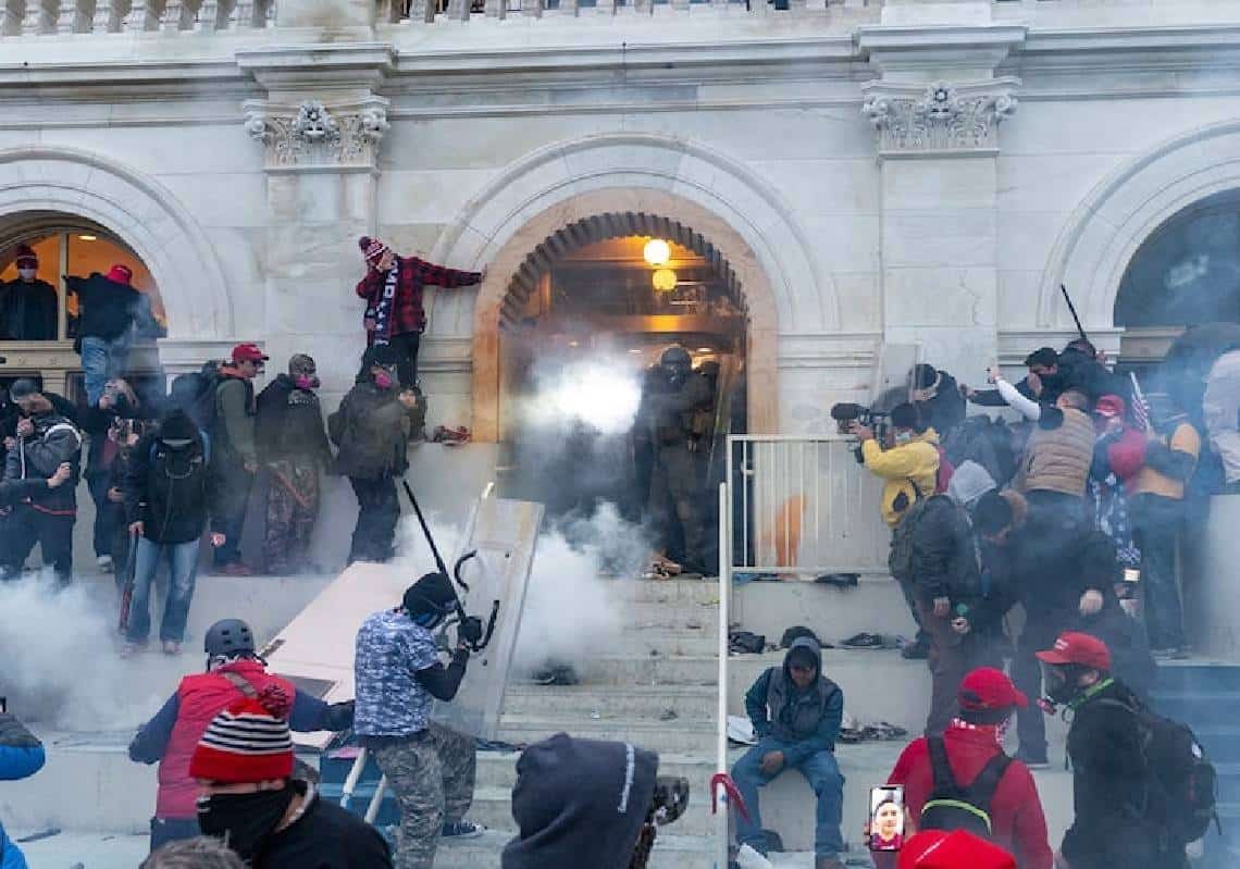 Fox News הטילו פצצת אטום: "חשד למעורבות סוכני FBI סמויים בתכנון והשתתפות החדירה לקפיטול"