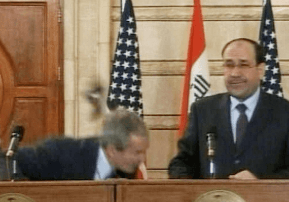 לפני עשור הוא השליך נעליים על הנשיא לשעבר ג'ורג' וו. בוש, כיום הוא רץ לפרלמנט