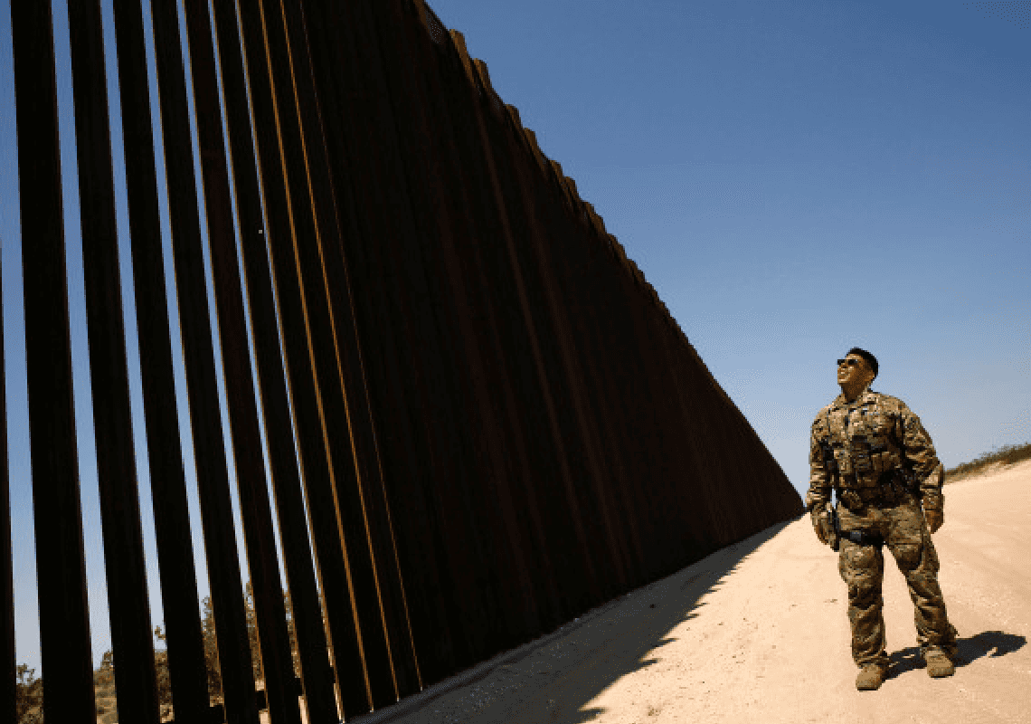 משבר המהגרים: ביידן מבטל חוזים ומבזבז כספים – וממשיך להפקיר את הגבול הפתוח