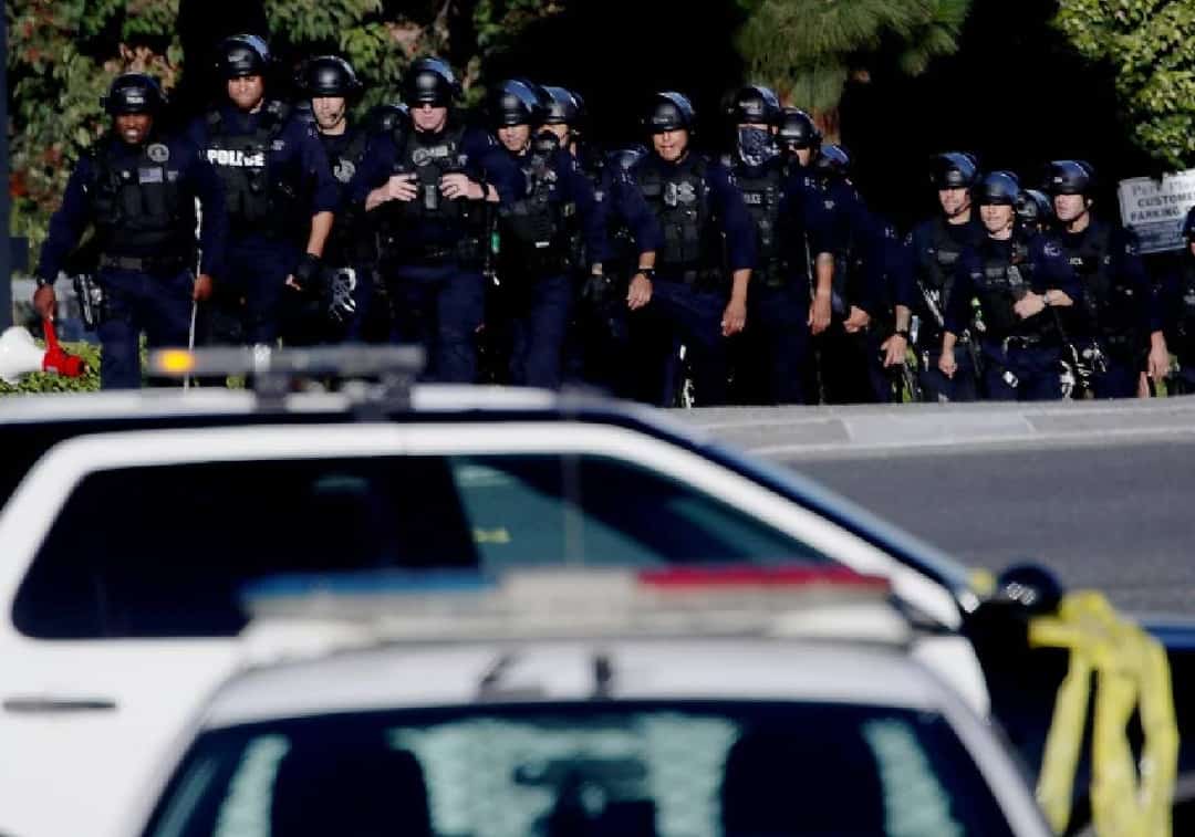 הירי בפארק סן-פדרו: ה-LAPD מחפש אחר חשודים באירוע בו נרצחו שני בני אדם וחמישה אחרים נפצעו