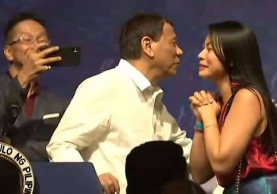 נשיא הפיליפינים: הייתי גיי, אבל ריפאתי את עצמי