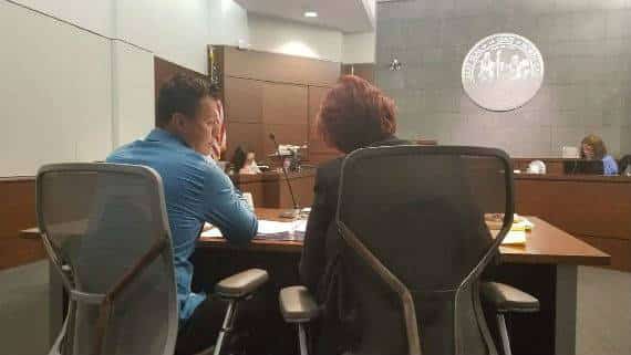 בגידה יקרה: המאהב של האישה הנשואה חויב לשלם 8.8 מיליון דולר לבעל הנבגד