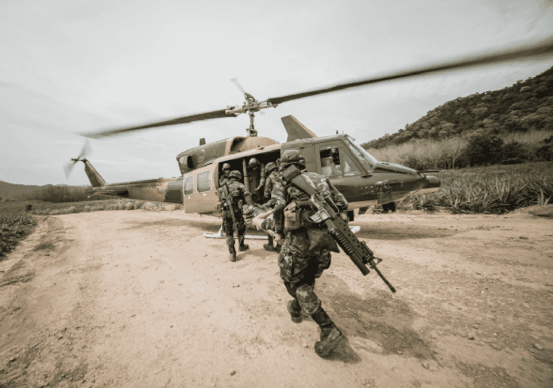 הביטחון הלאומי האמריקאי תלוי כמעט לחלוטין בסין – כעת מחוקקים מנסים לשים לזה סוף