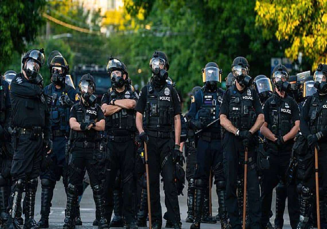 לא יאמן: משטרת סיאטל עלולה לאבד 40% משוטריה בשל סירובם להתחסן