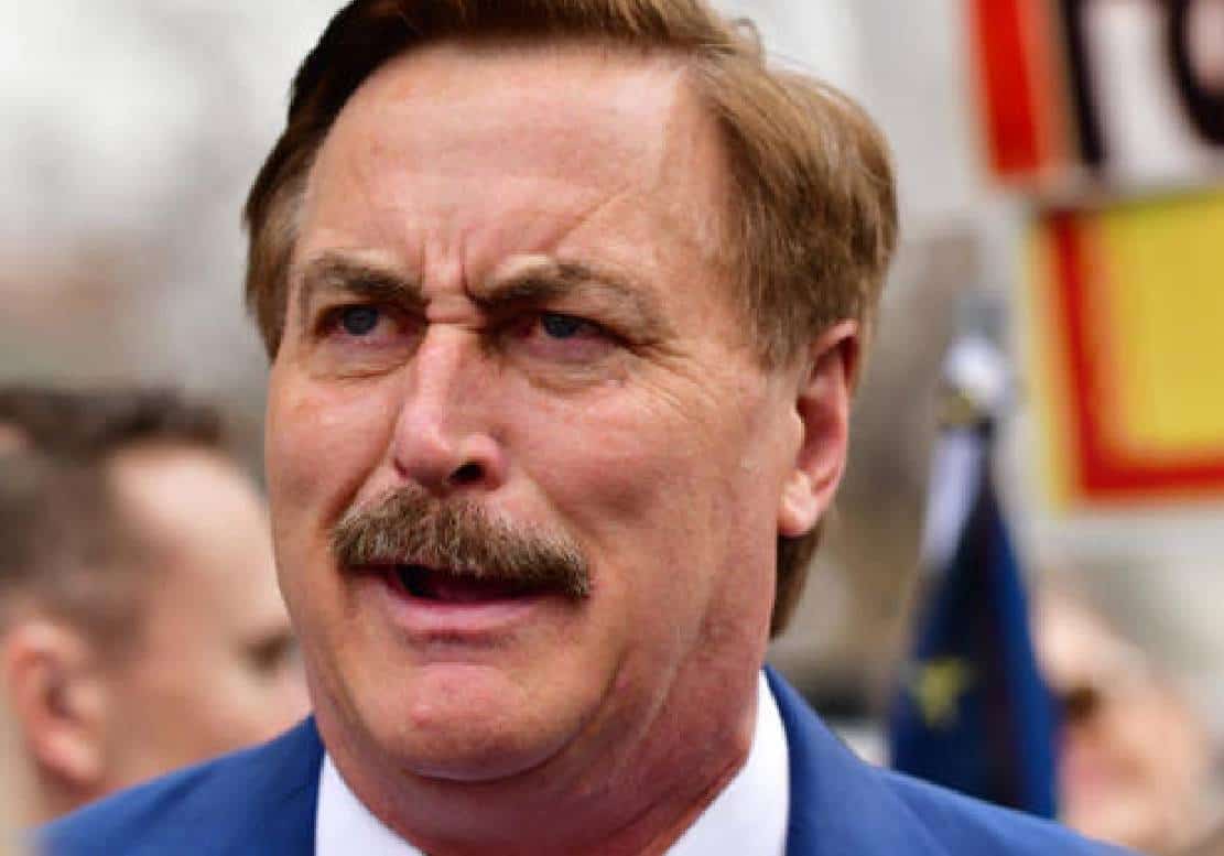 בעלת מסעדה בקליפורניה קיבלה איומים לאחר שהצטלמה עם פעיל שמרני מפורסם: "הוא ומשפחתו היו כל כך נחמדים"