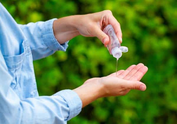 רשות הבריאות בארה"ב מזהירה: "לפחות 77 מוצרי חיטוי לידיים עלולים להכיל רעלנים"