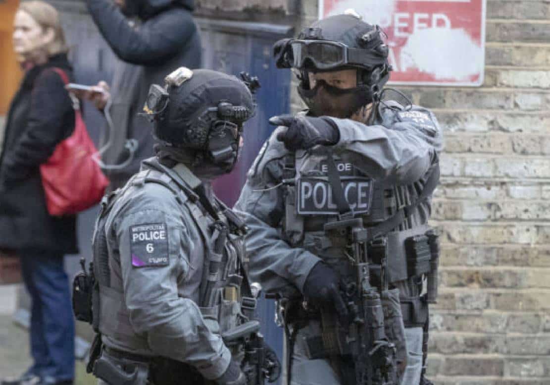 ‏מטיף נוצרי נתון למעקב של מחלקת הטרור בבריטניה לאחר שכינה "טראנס" כ-"גבר בבגדי אישה"‏