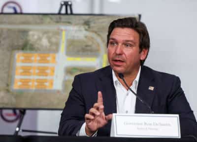 מפת הקרבות של דה־סנטיס: המהלך שעלול למחוק קולות פרו־ישראליים בקונגרס