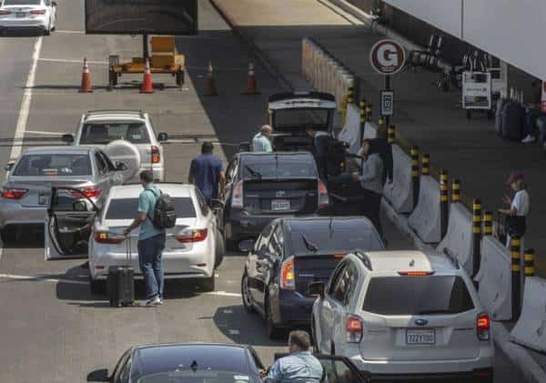 ההגבלות ב-LAX מחריפות: כעת לא תוכלו לאסוף בני משפחה או חברים בסמוך לטרמינל