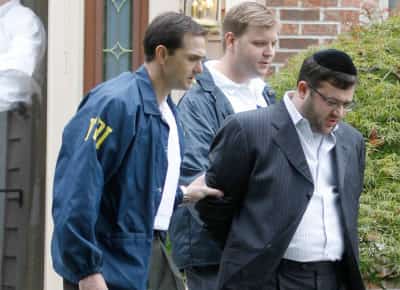 החרדי שקיבל חנינה מטראמפ – והונה שוב לקוחות ב-41 מיליון דולר: אליהו וינשטיין עלול לשוב לכלא ל־50 שנה